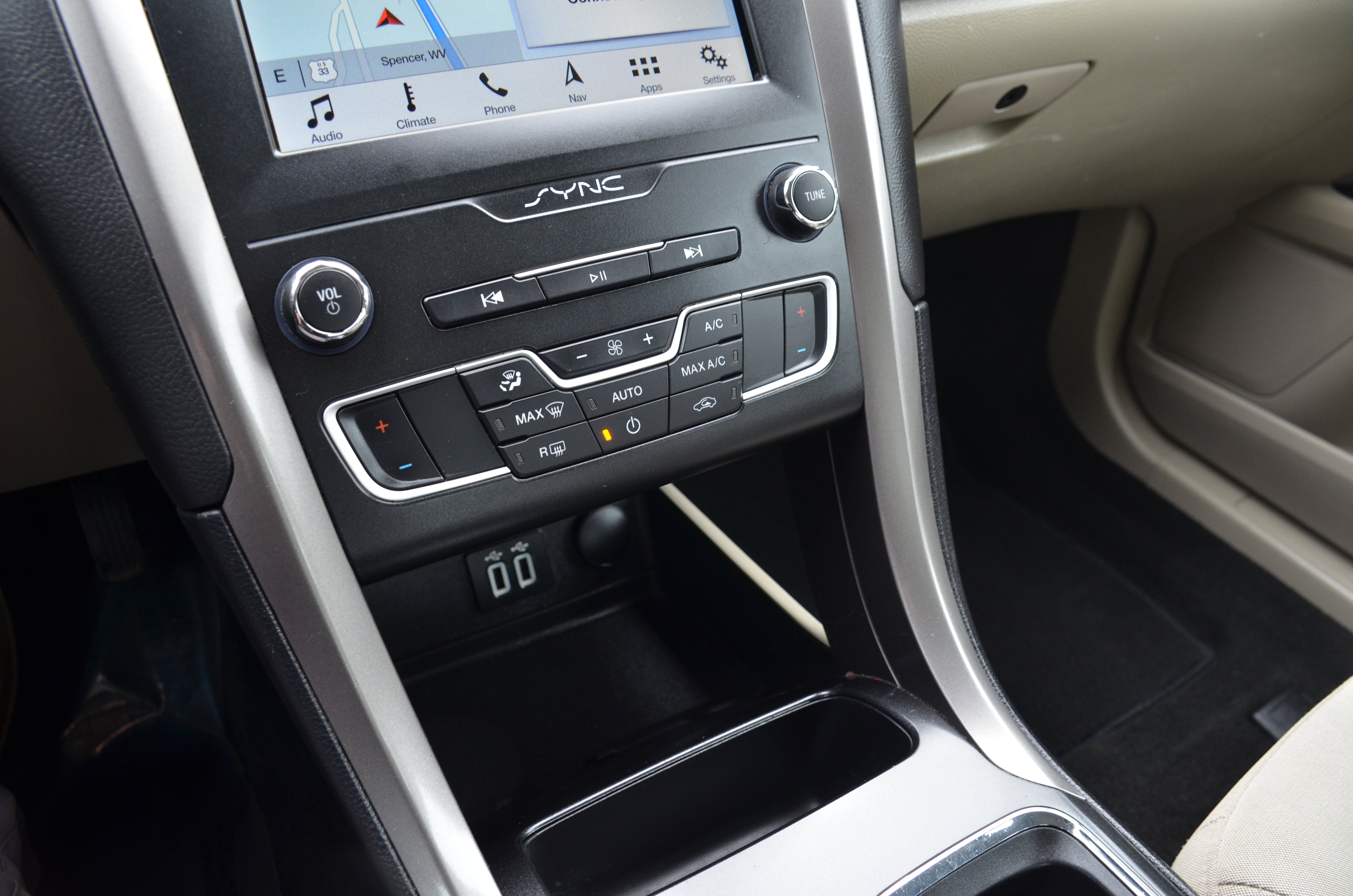 Used 2019 Ford Fusion SE FWD image 14