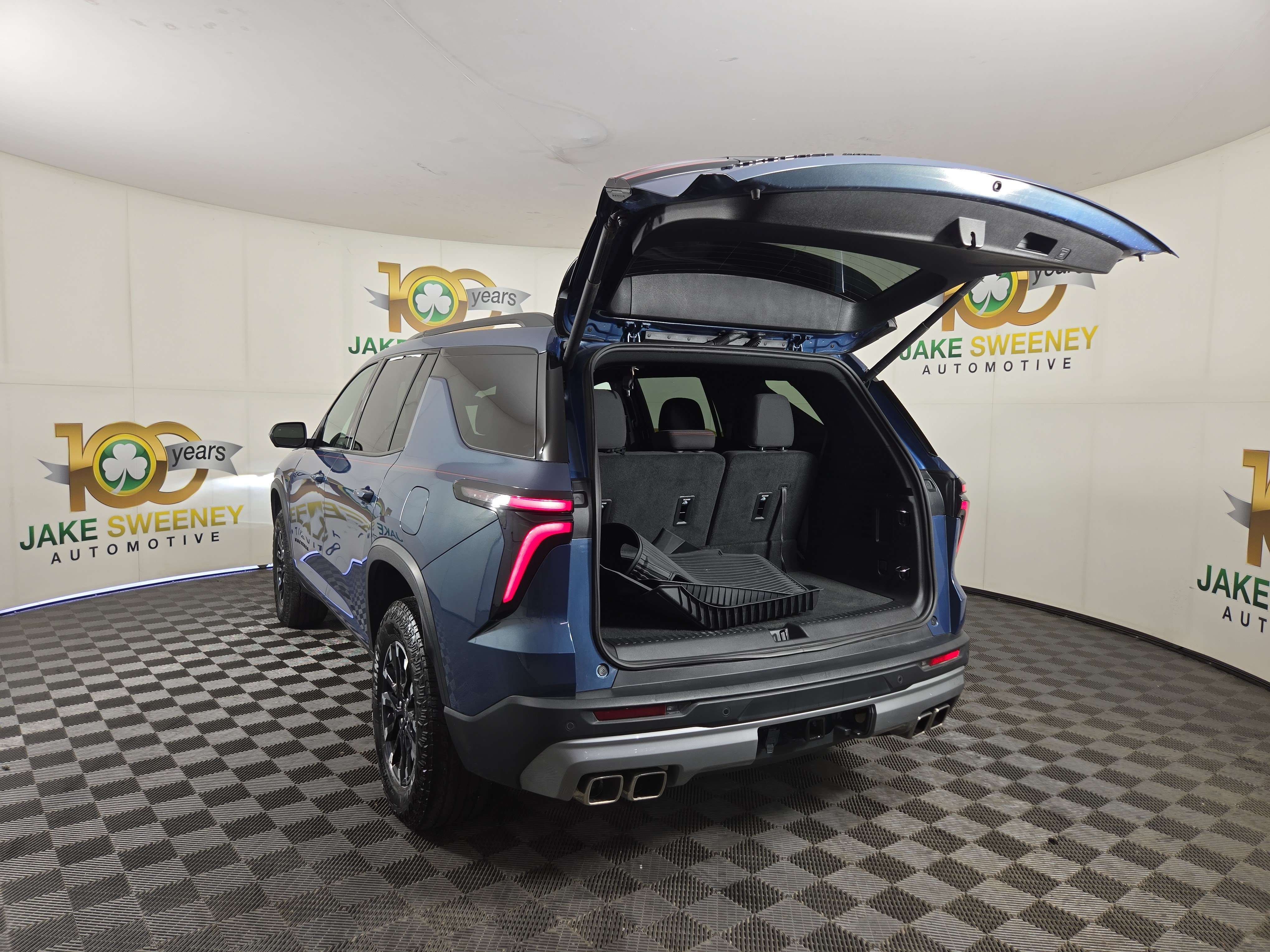 Certified 2024 Chevrolet Traverse Z71 w/ LPO, Floor Liner Package AWD/4WD image 32