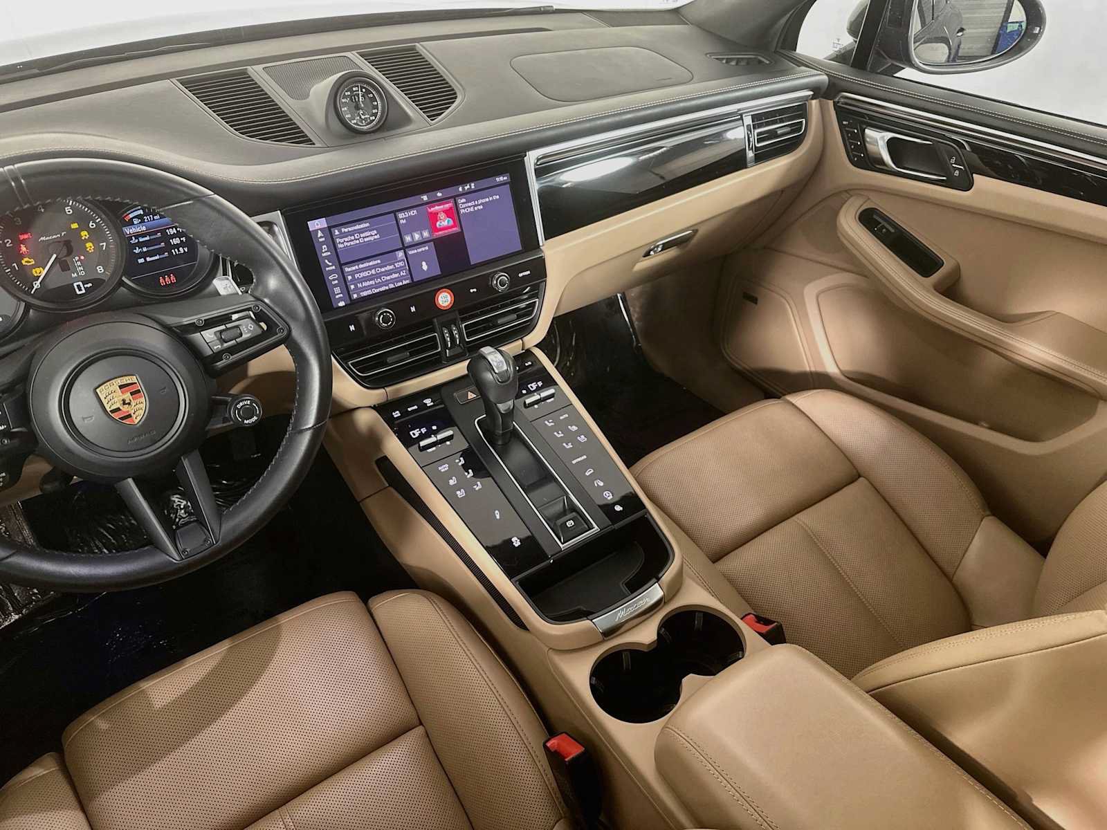 Certified 2024 Porsche Macan Turbo AWD/4WD image 25