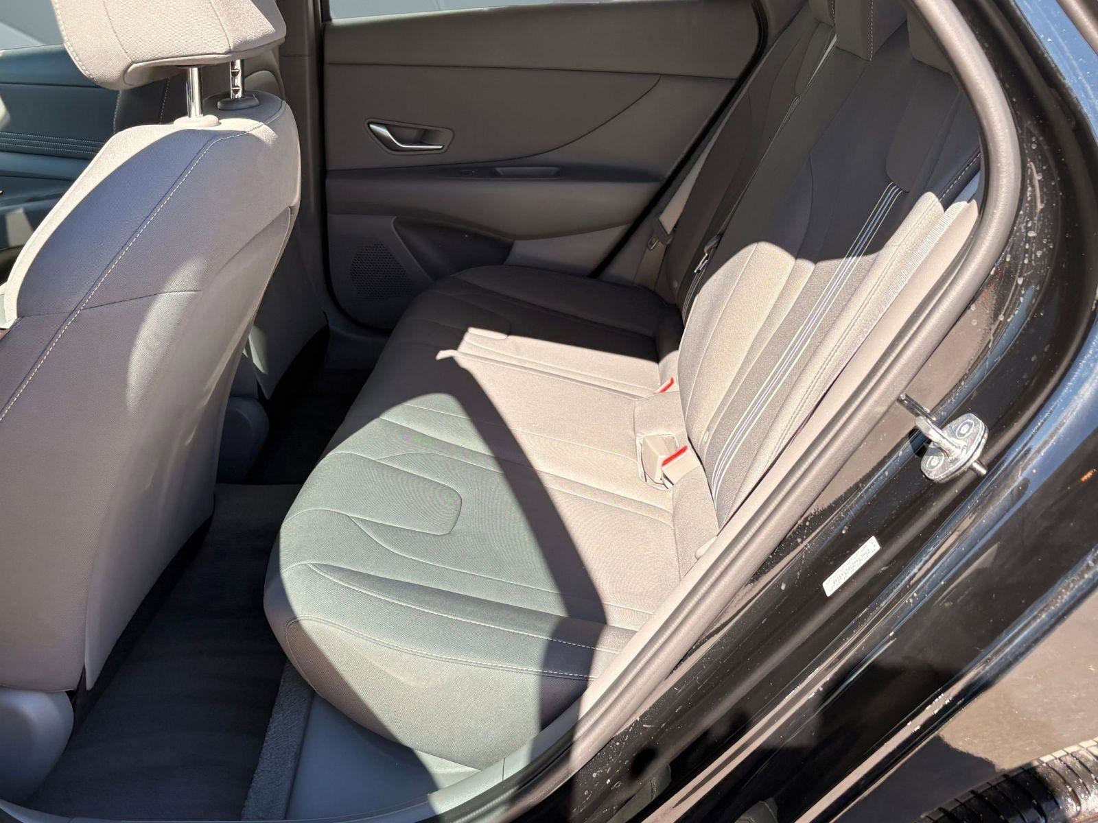 Used 2023 Hyundai Elantra SEL w/ Convenience Package image 14