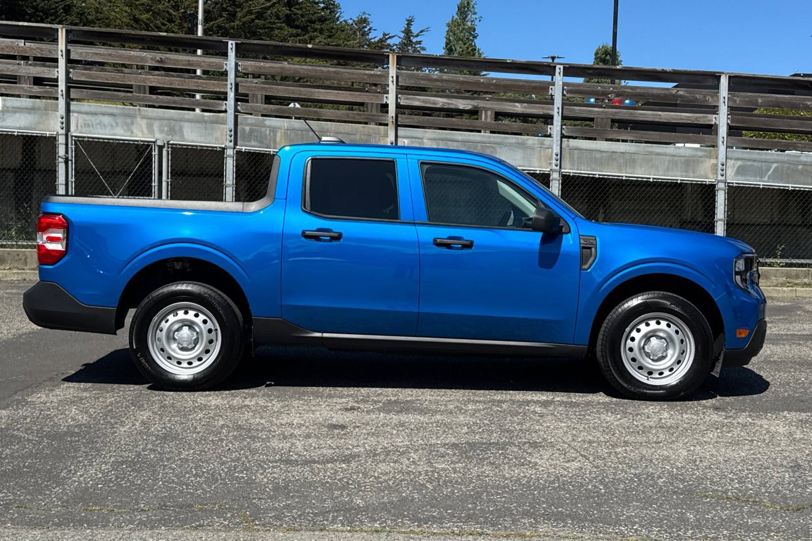 Used 2025 Ford Maverick XL FWD image 3