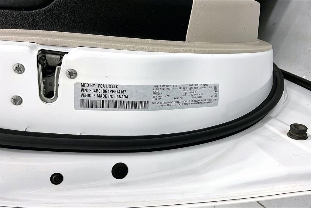 Used 2023 Chrysler Pacifica Touring-L FWD image 40