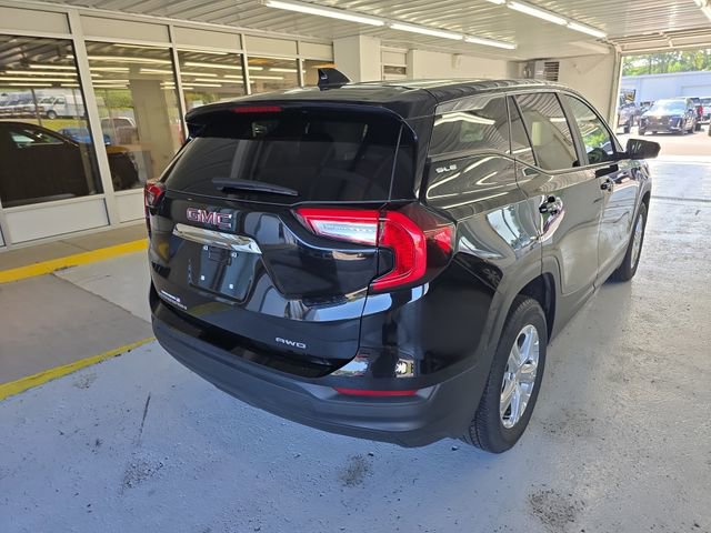 Used 2024 GMC Terrain SLE image 5