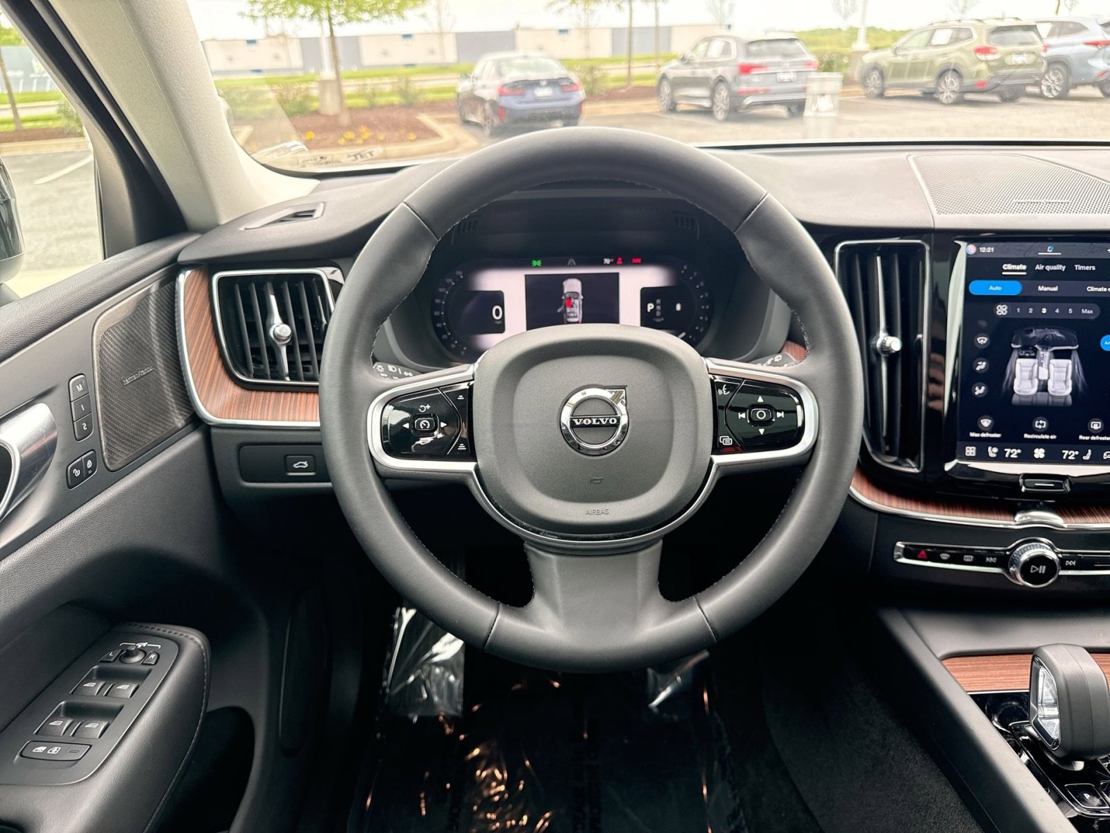 Used 2024 Volvo XC60 B5 Plus w/ Protection Package Premier AWD/4WD image 16