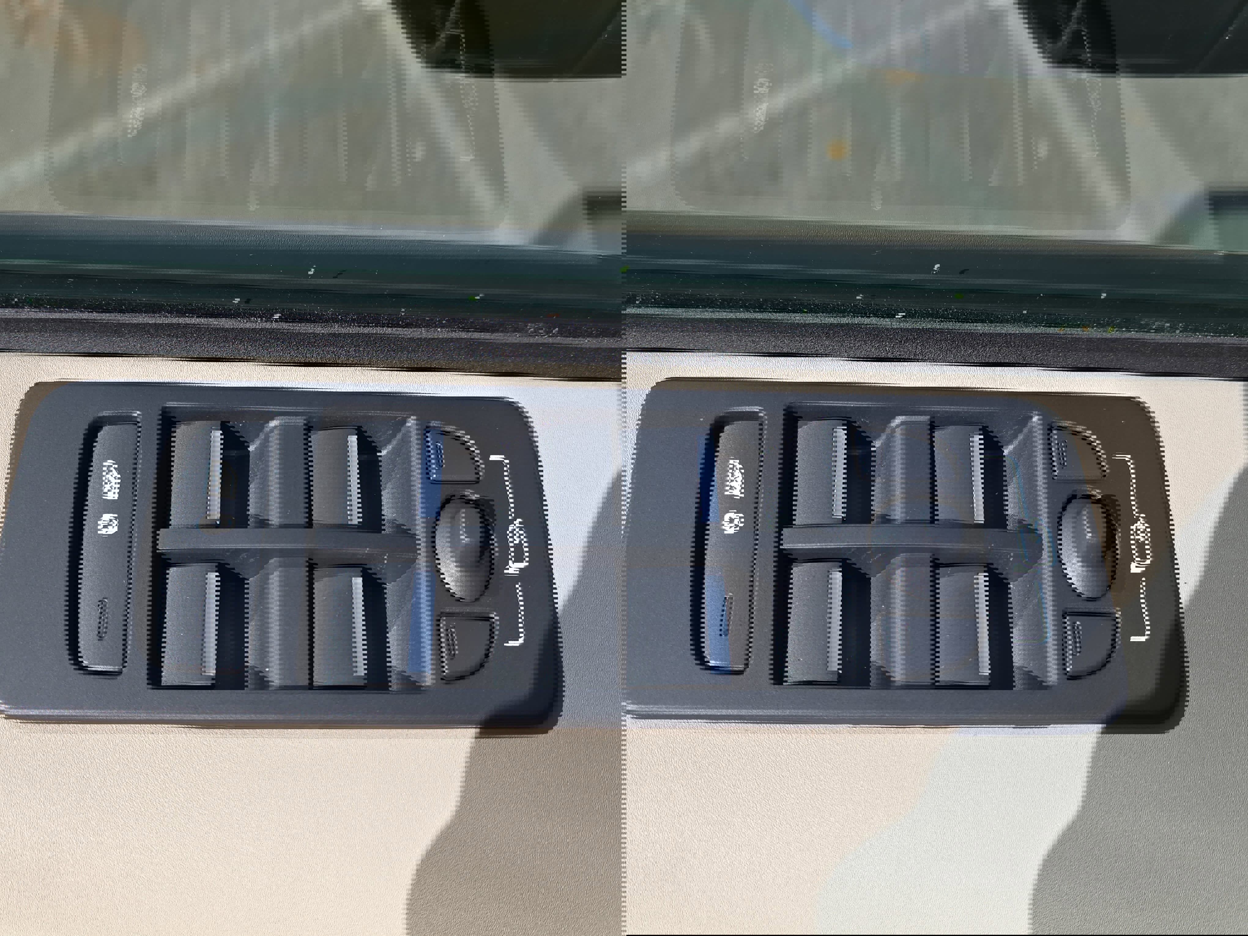 New 2025 Land Rover Discovery Sport S image 28