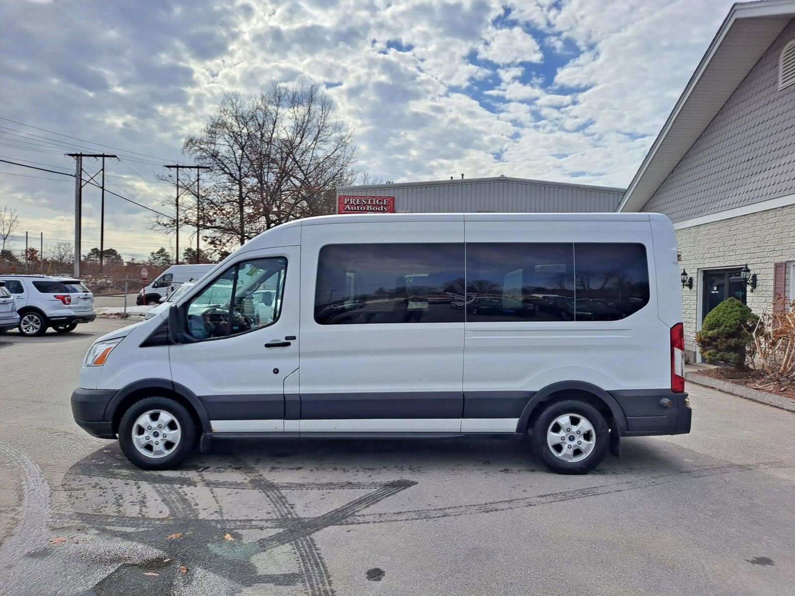 Used 2018 Ford Transit 350 XLT image 5