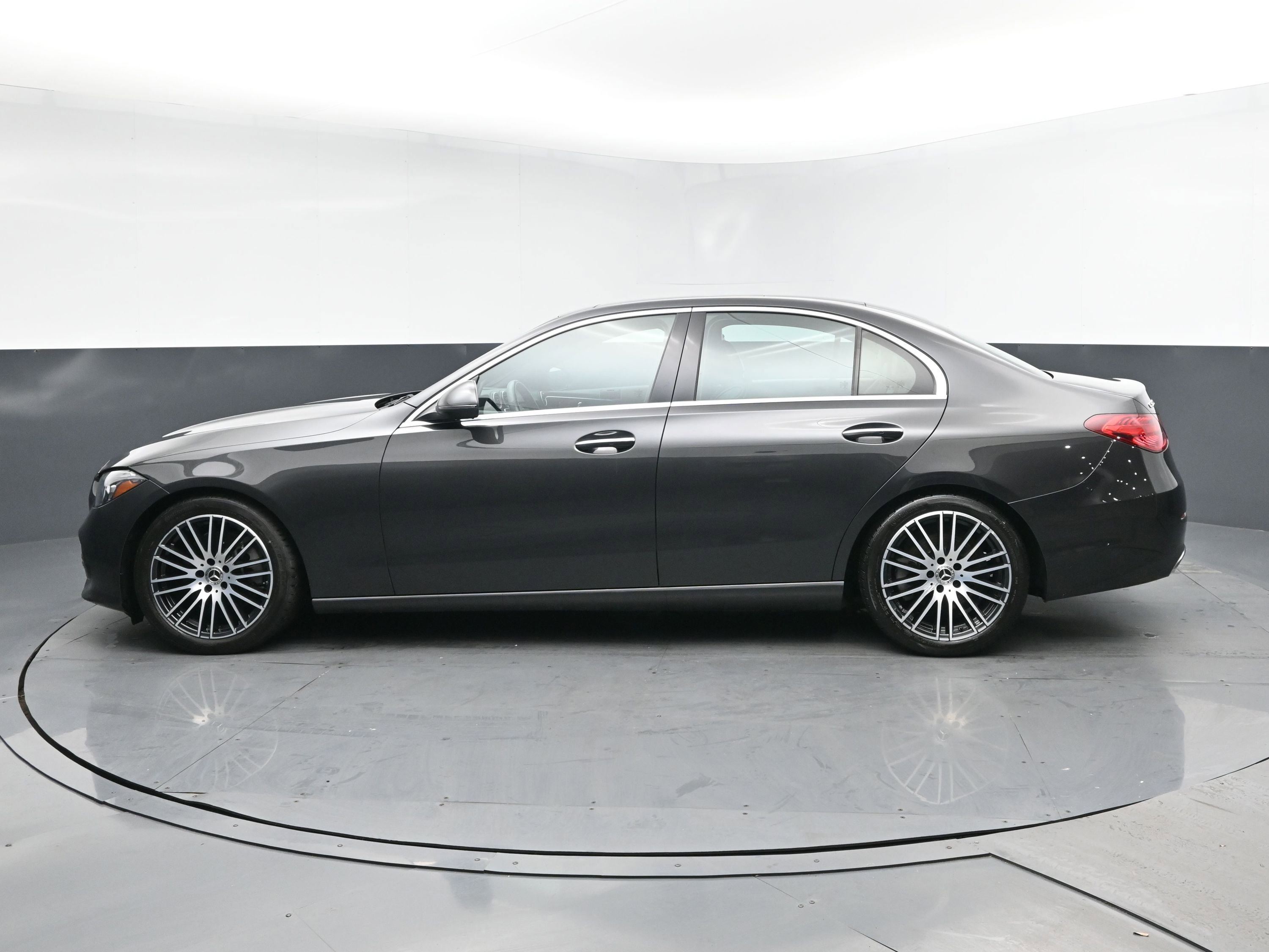 Used 2022 Mercedes-Benz C 300 4MATIC Sedan image 4