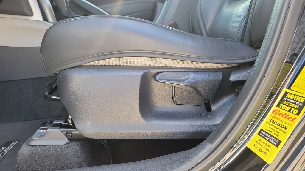 Used 2025 Toyota Corolla Cross LE FWD image 16