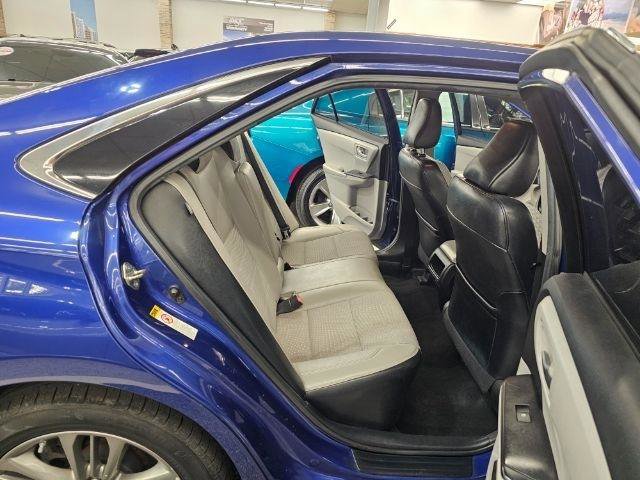 Used 2015 Toyota Camry SE FWD image 28
