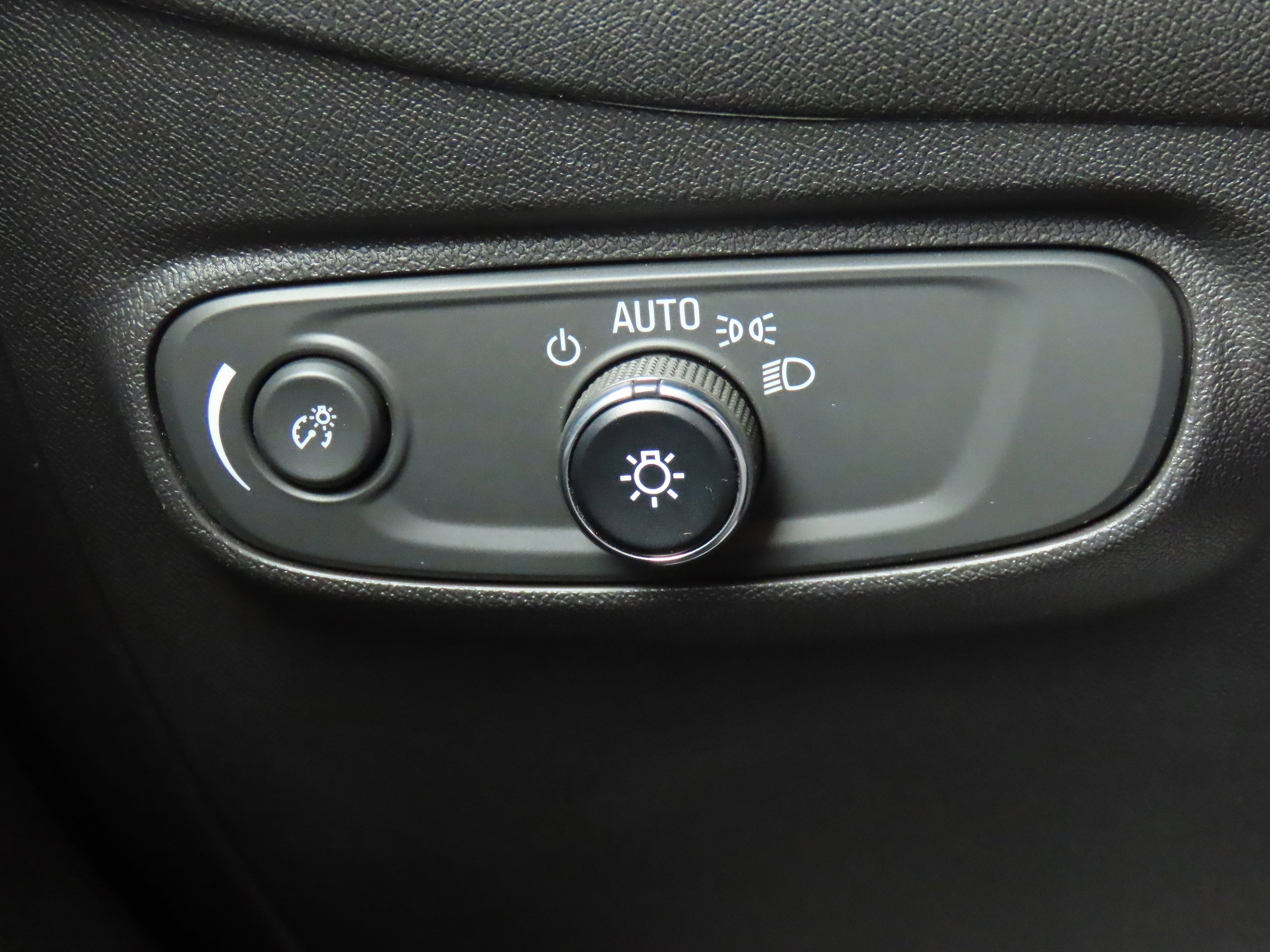 Used 2023 Chevrolet Equinox RS w/ LPO, Floor Liner Package image 36