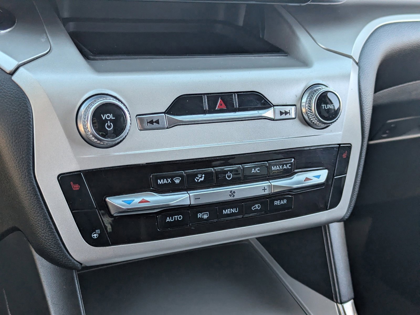 Used 2021 Ford Explorer XLT w/ Equipment Group 202A image 29