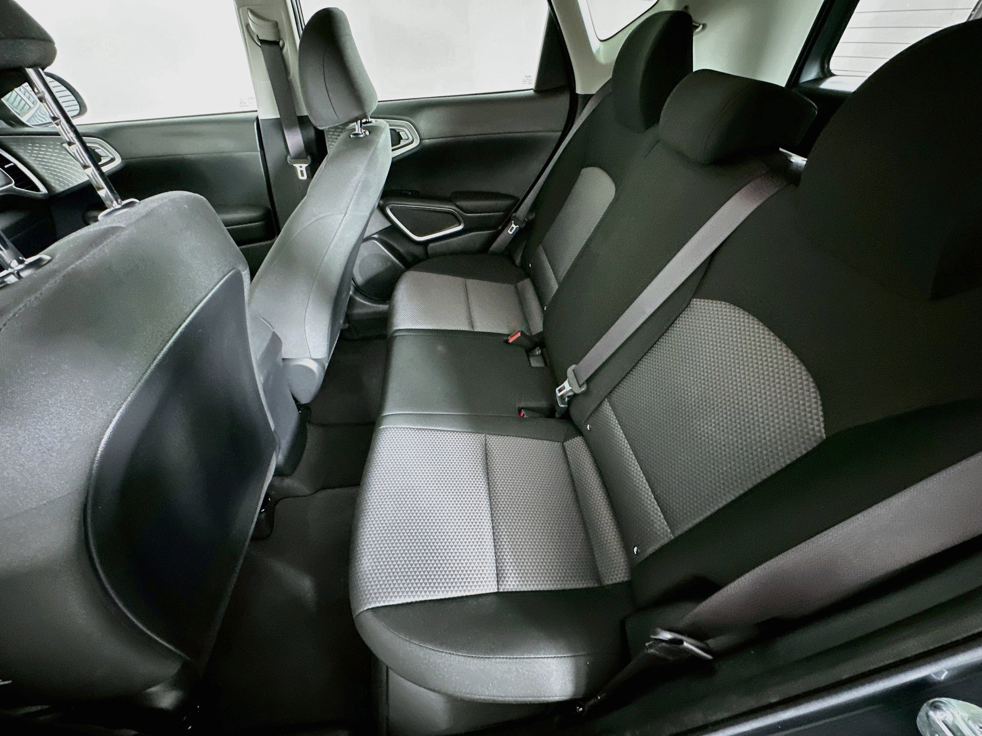 Used 2025 Kia Soul LX w/ LX Technology Package FWD image 26