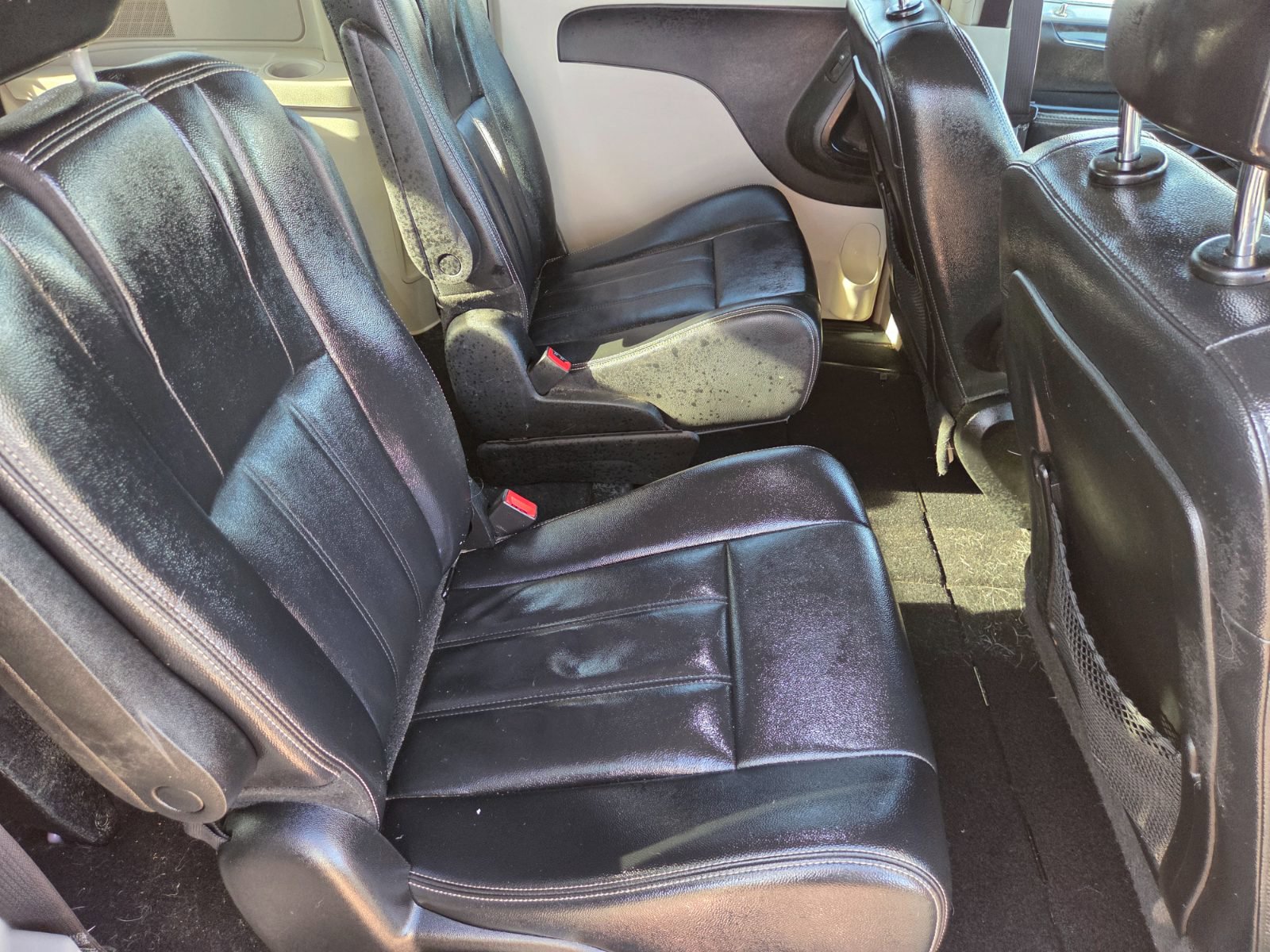 Used 2014 Chrysler Town & Country Touring image 10