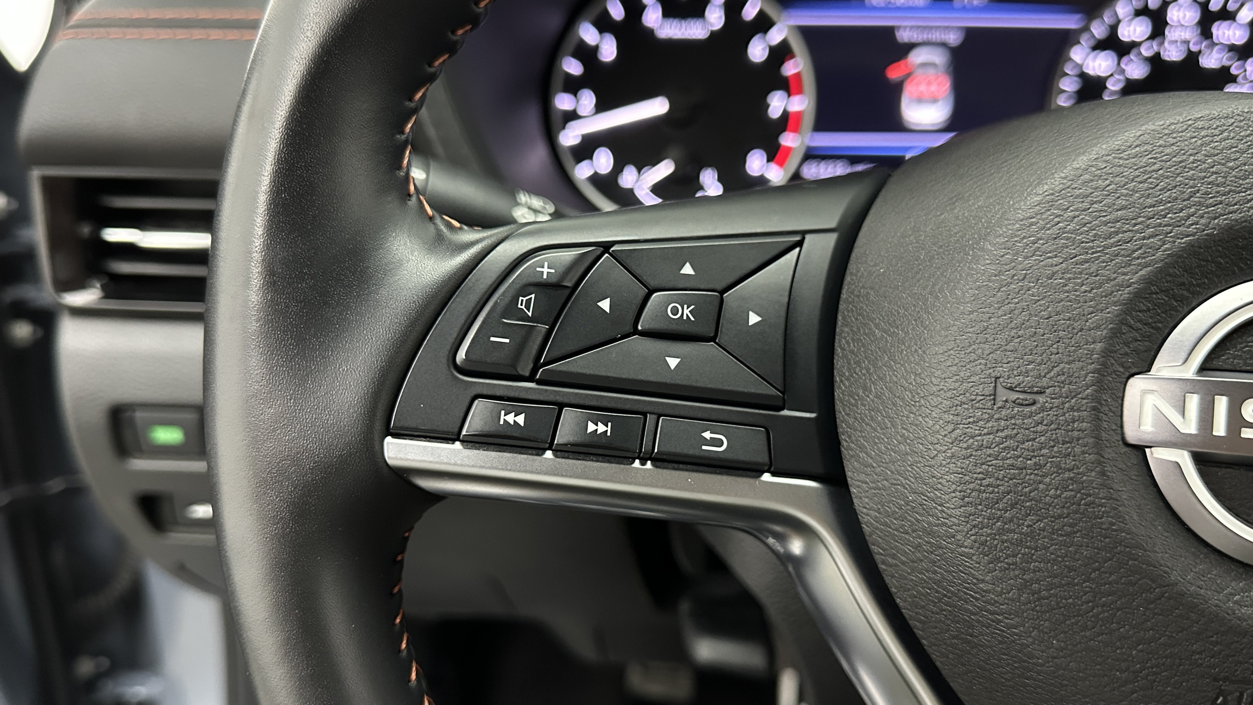 Used 2025 Nissan Sentra SR FWD image 21
