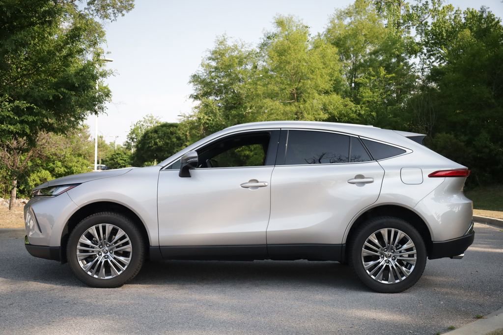 Used 2022 Toyota Venza XLE AWD/4WD image 3