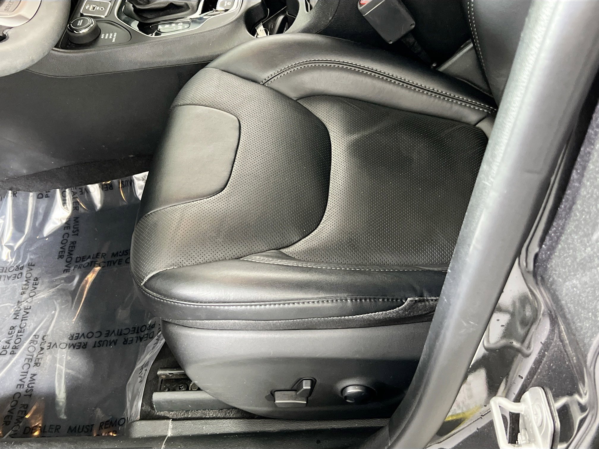 Used 2022 Jeep Cherokee Limited AWD/4WD image 18