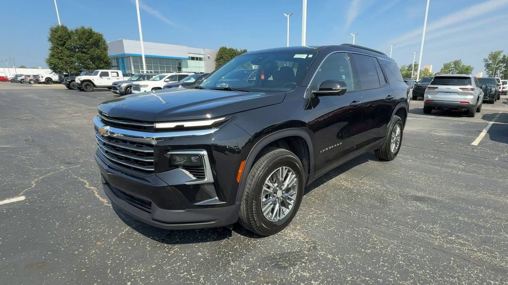 Used 2026 Chevrolet Traverse LT w/ Driver Confidence Package AWD/4WD image 4