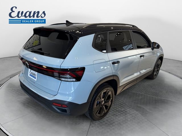 New 2026 Volkswagen Taos SE FWD image 5