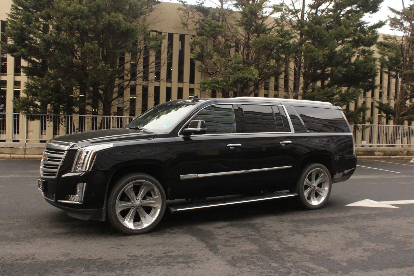 Used 2017 Cadillac Escalade ESV Platinum AWD/4WD image 9