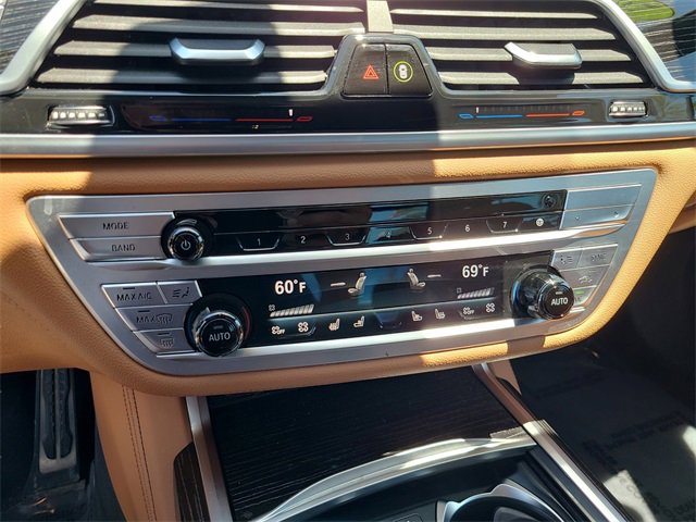 Used 2022 BMW 750i xDrive w/ Luxury Rear Seating Package image 31