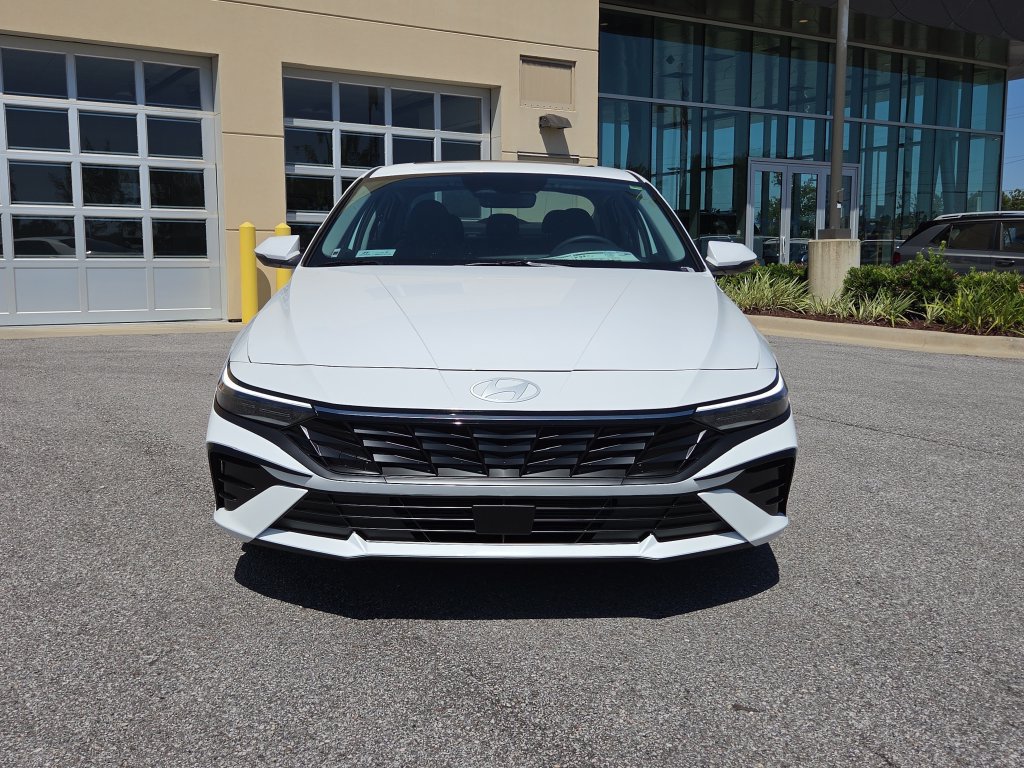 New 2026 Hyundai Elantra Limited FWD image 3