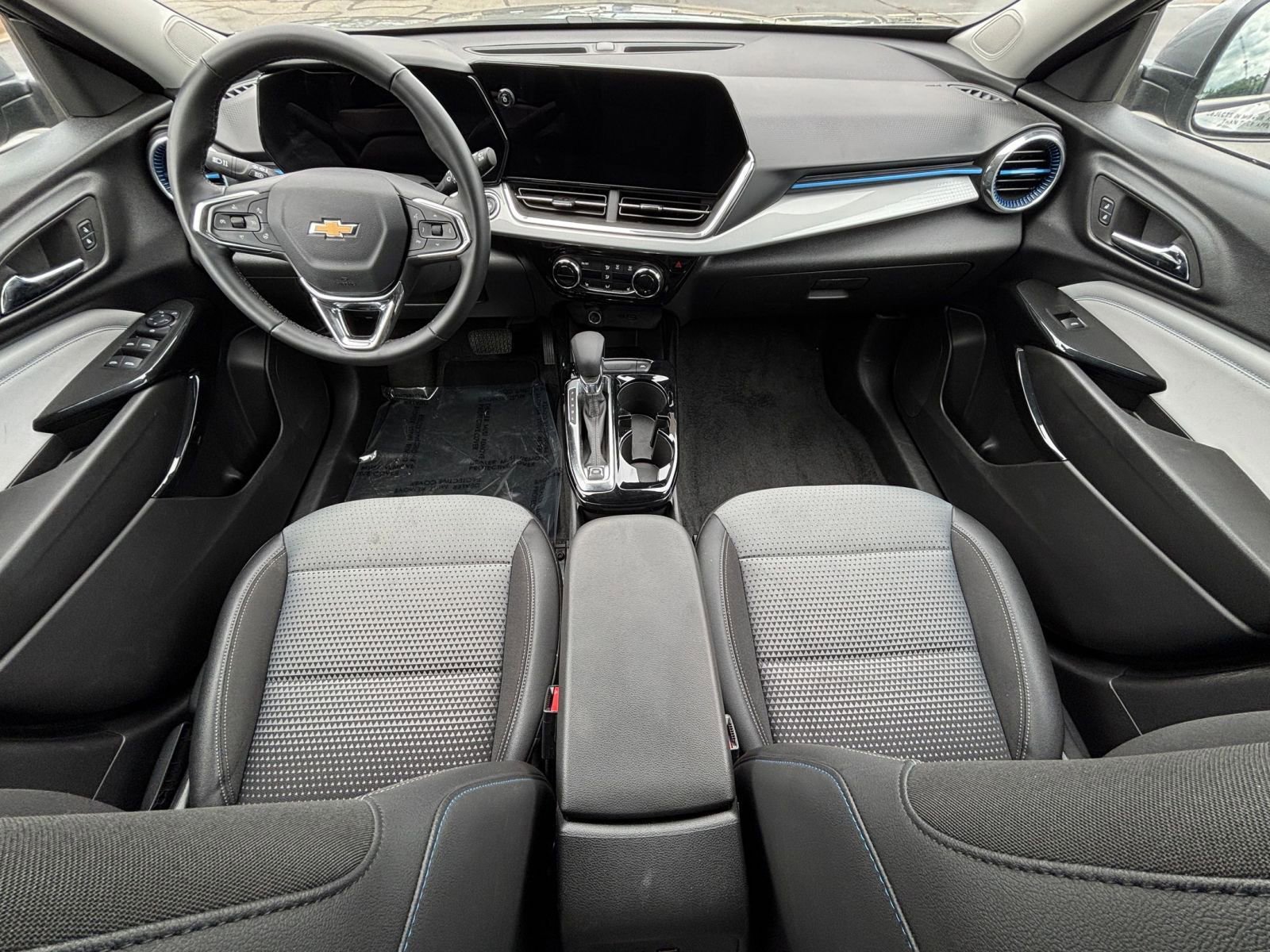 Used 2025 Chevrolet Trax LT w/ LT Convenience Package FWD image 33