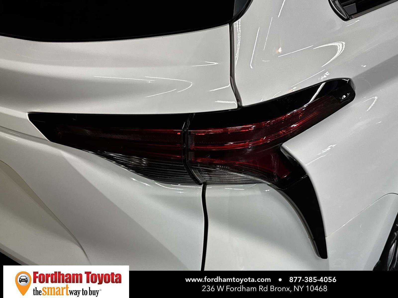 Used 2024 Toyota Sienna XSE w/ XSE Plus Package image 10
