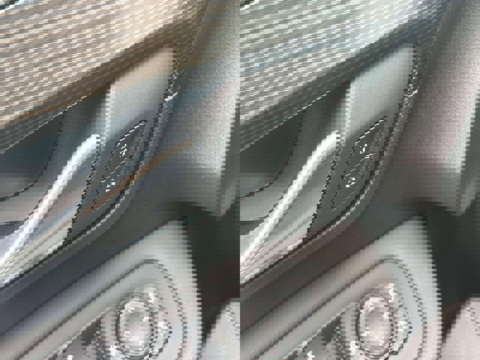 Used 2020 GMC Terrain SLT w/ Elevation Edition image 18