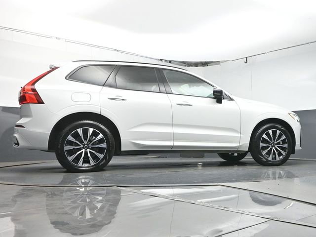 Used 2024 Volvo XC60 B5 Core image 40