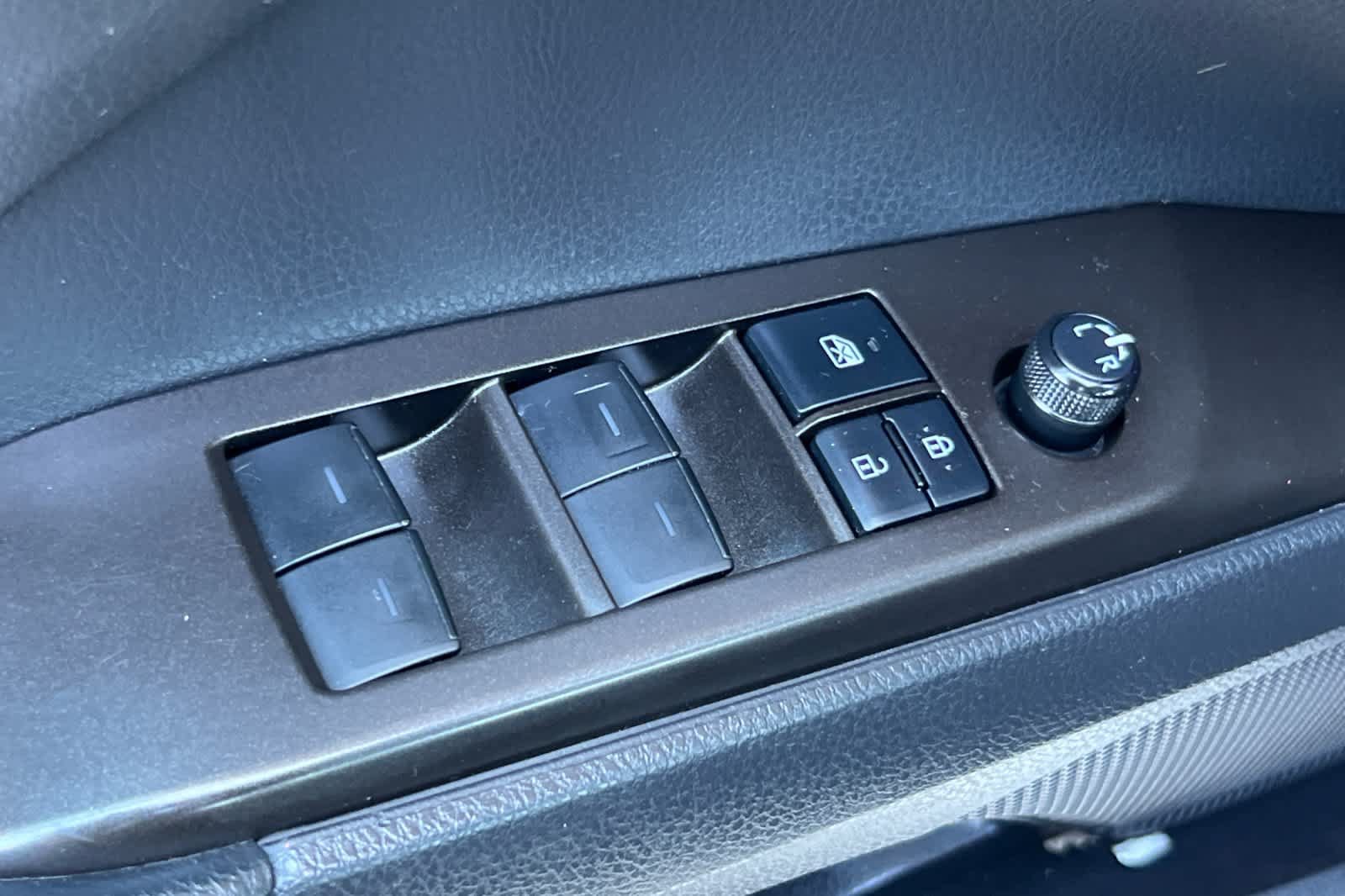 Used 2021 Toyota Camry SE FWD image 13