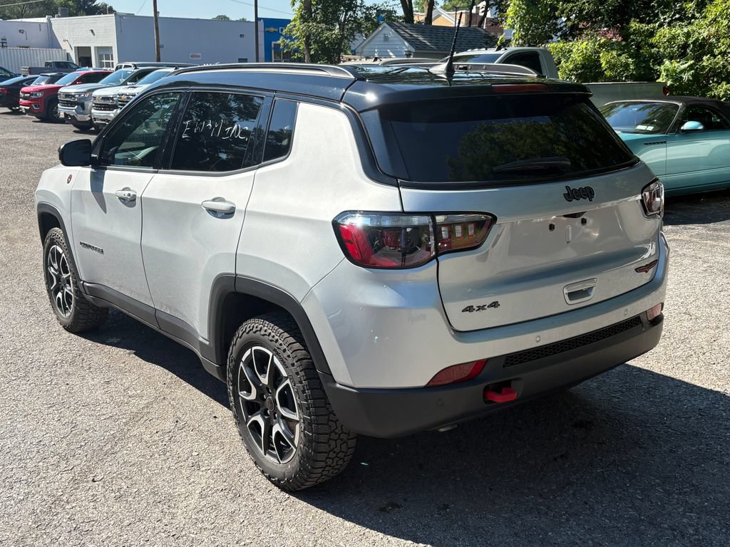 Used 2025 Jeep Compass Trailhawk AWD/4WD image 5