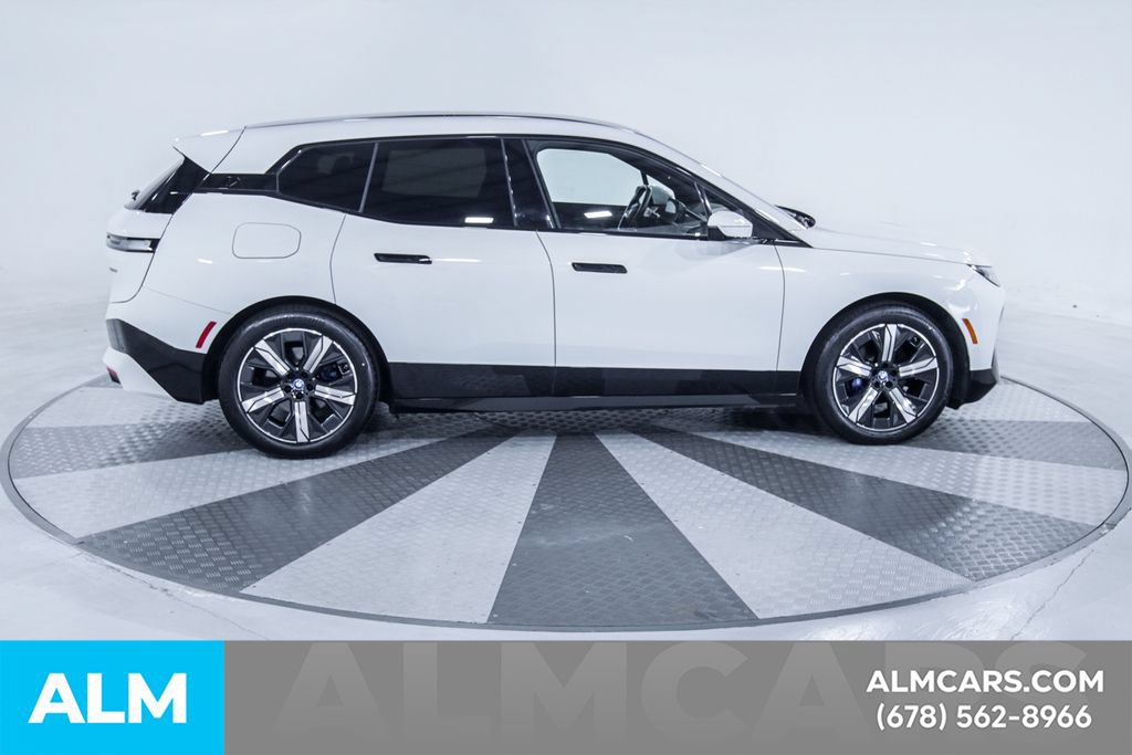 Used 2023 BMW iX xDrive50 w/ Premium Package AWD/4WD image 11
