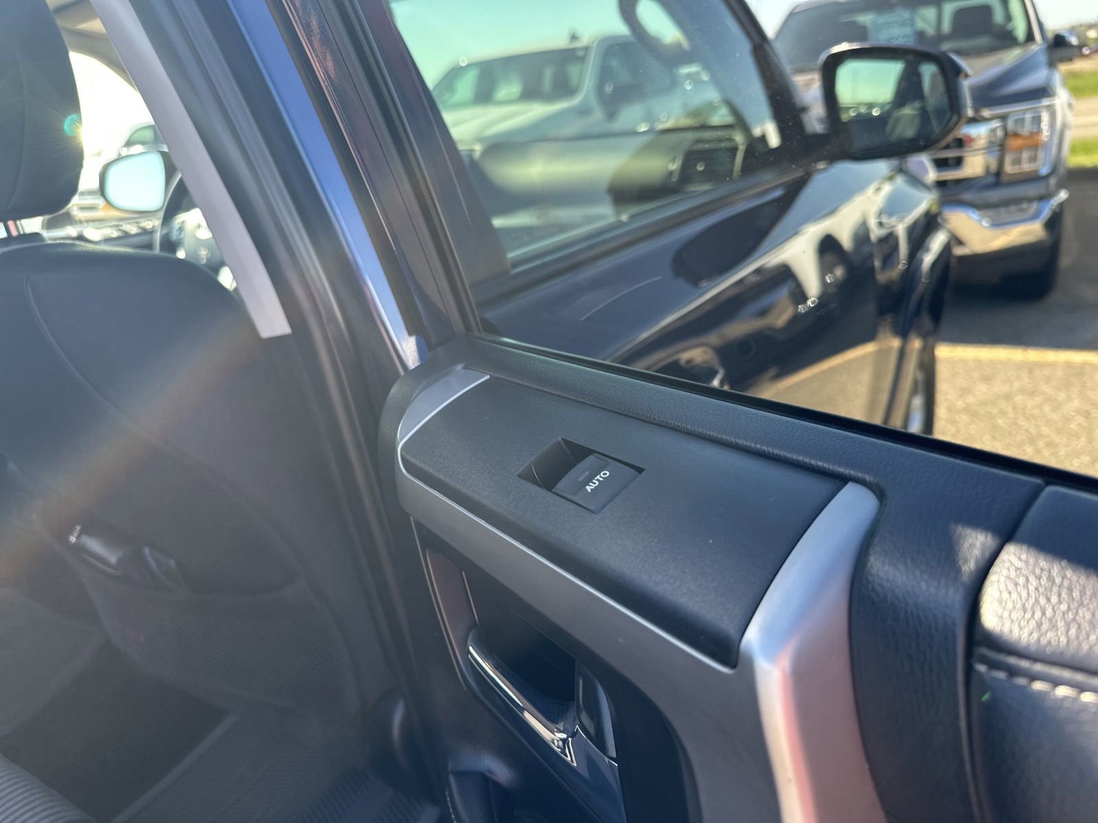 Used 2016 Toyota 4Runner SR5 AWD/4WD image 36