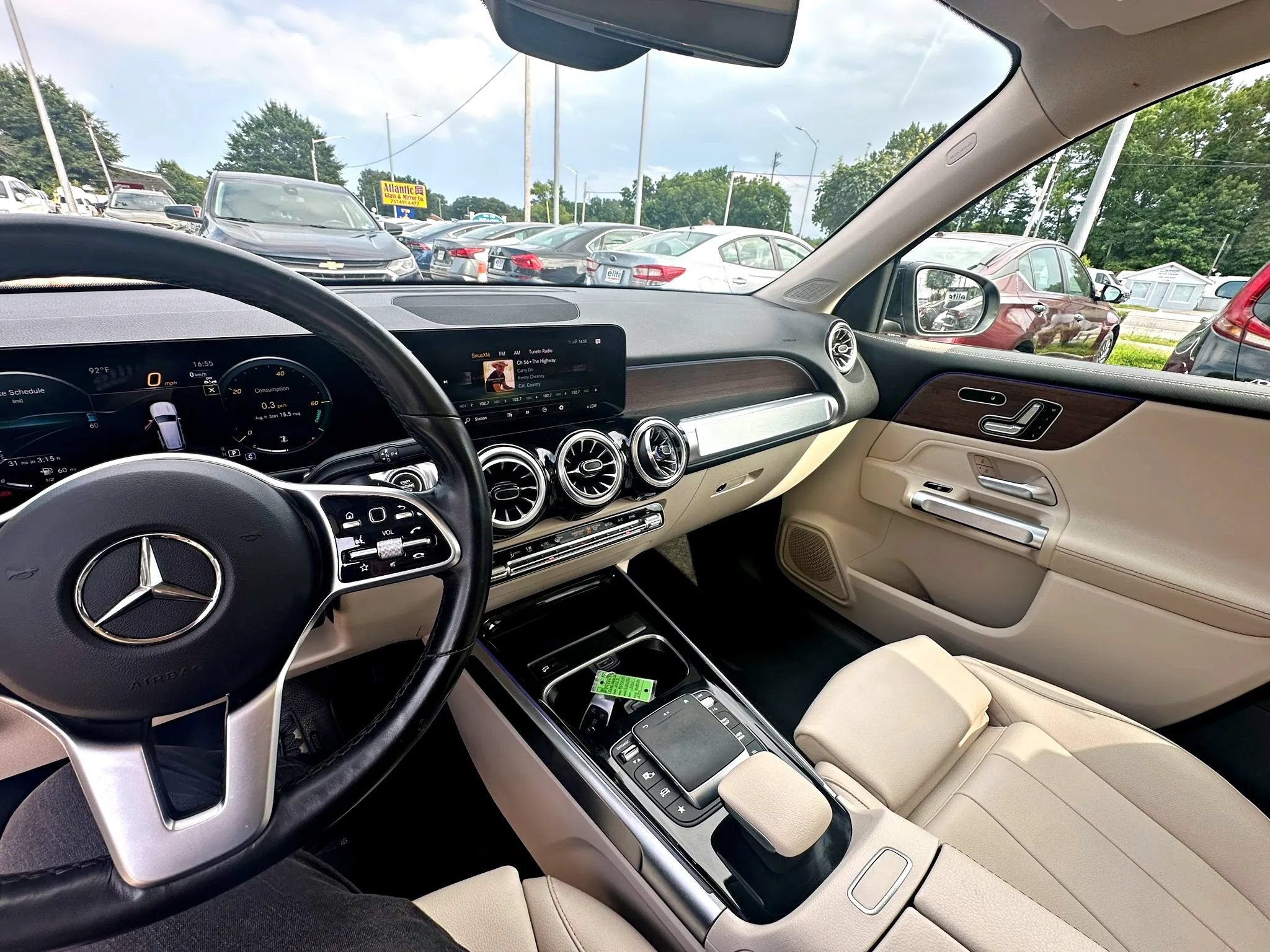 Used 2023 Mercedes-Benz GLB 250 4MATIC w/ Premium Package image 14