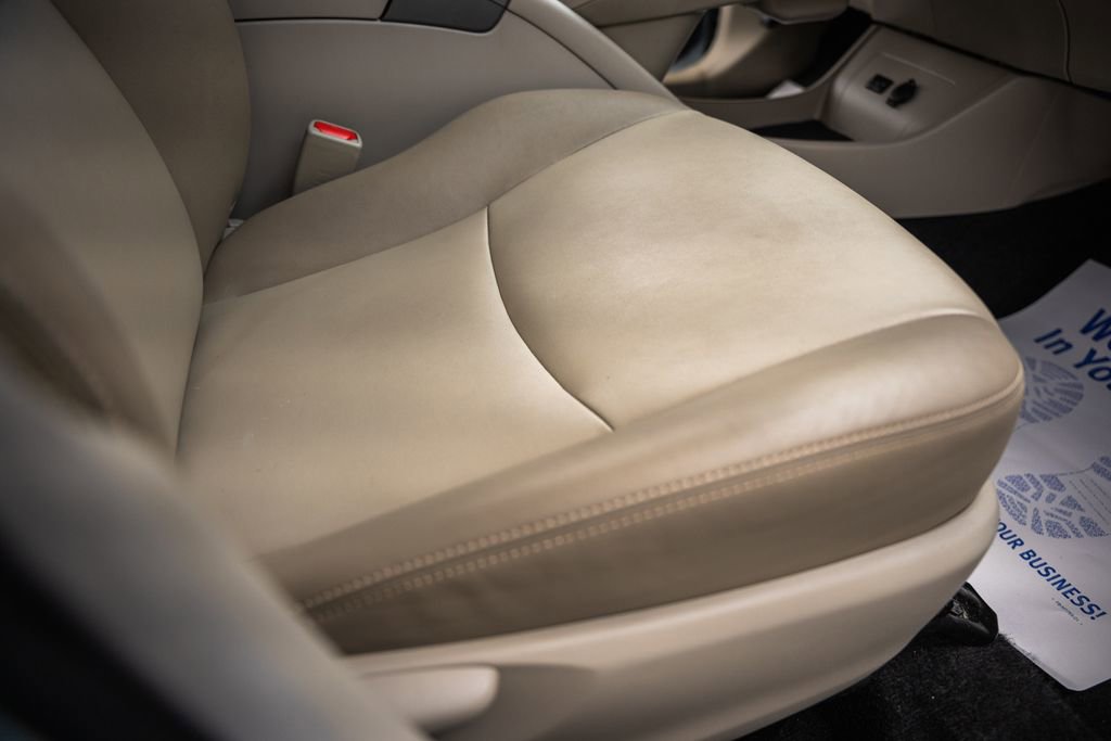 Used 2015 Toyota Prius Five FWD image 32