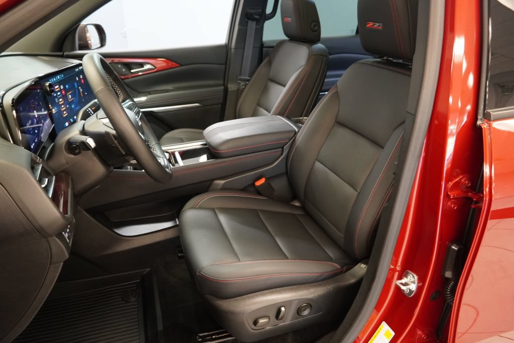 Certified 2025 Chevrolet Traverse Z71 w/ Driver Confidence Package AWD/4WD image 4