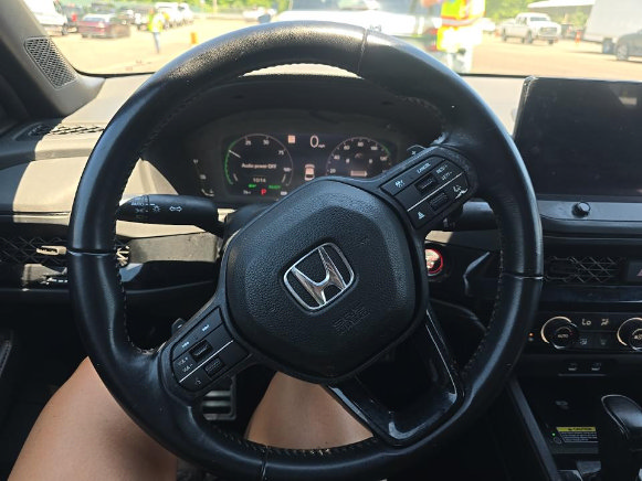 Used 2025 Honda Accord Sport image 9