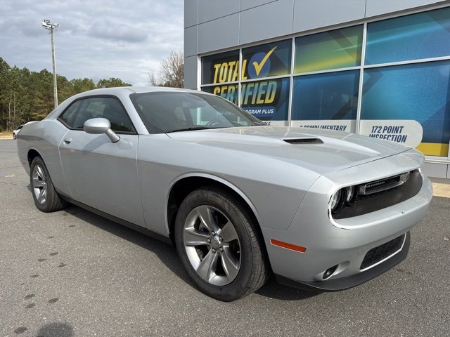 Used 2022 Dodge Challenger SXT image 1