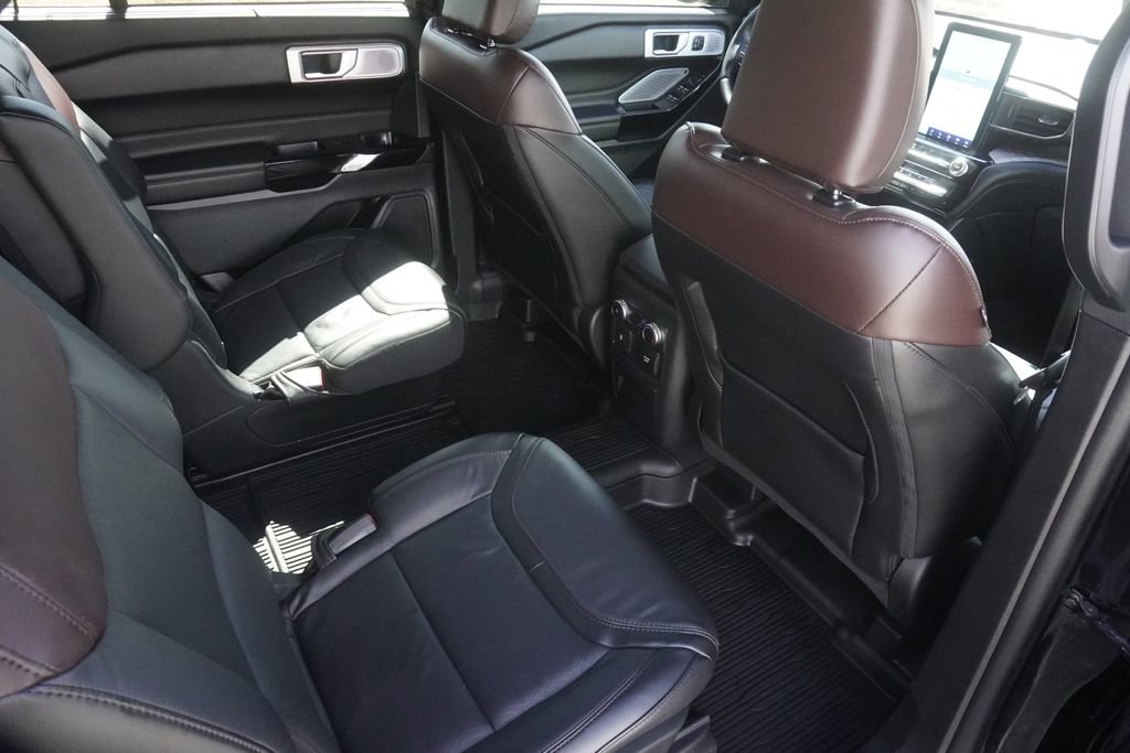 Used 2023 Ford Explorer Platinum w/ Technology Package image 26
