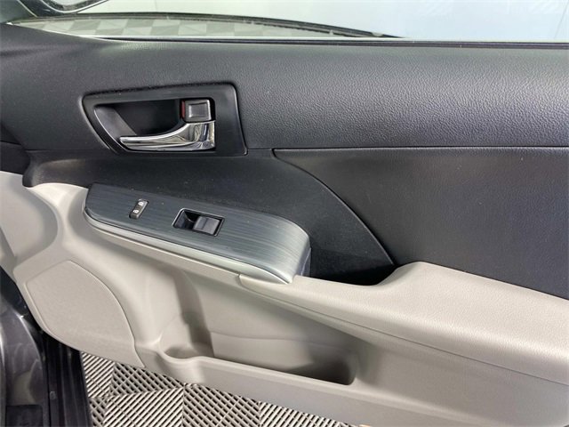 Used 2013 Toyota Camry LE image 23