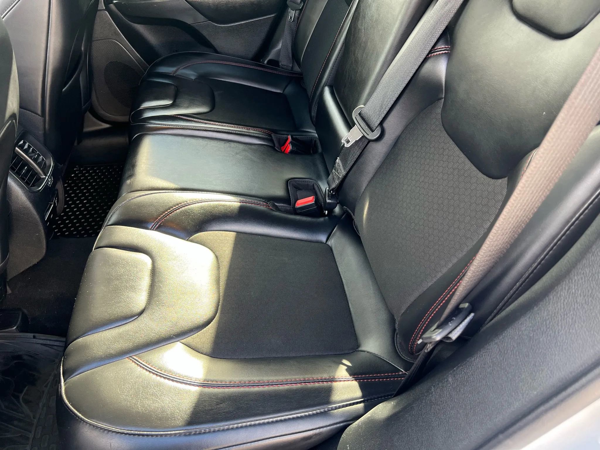Used 2020 Jeep Cherokee Trailhawk w/ Cold Weather Group image 17