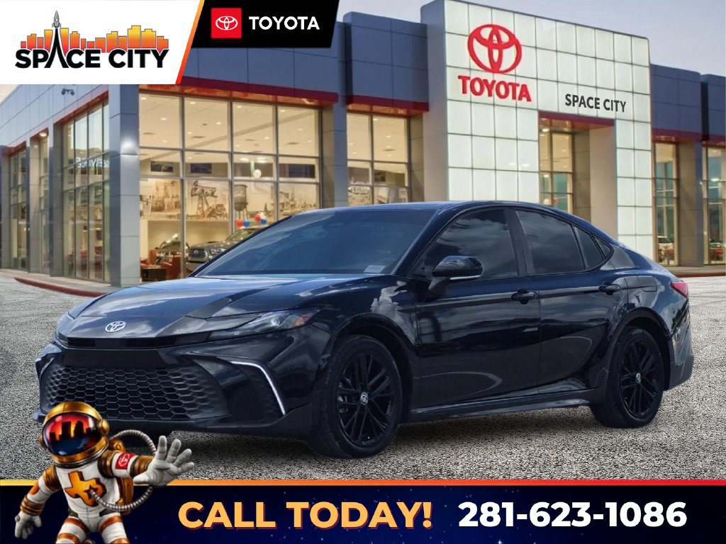 Used 2025 Toyota Camry SE FWD image 1