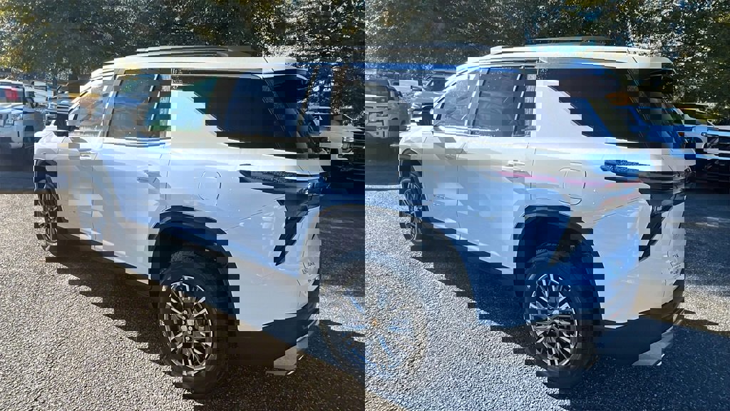 New 2026 Chevrolet Traverse LT w/ Driver Confidence Package image 7