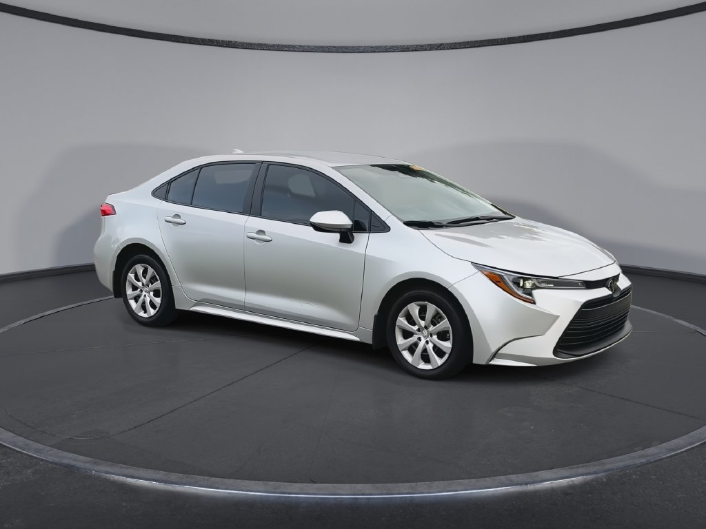 Used 2025 Toyota Corolla LE FWD image 2