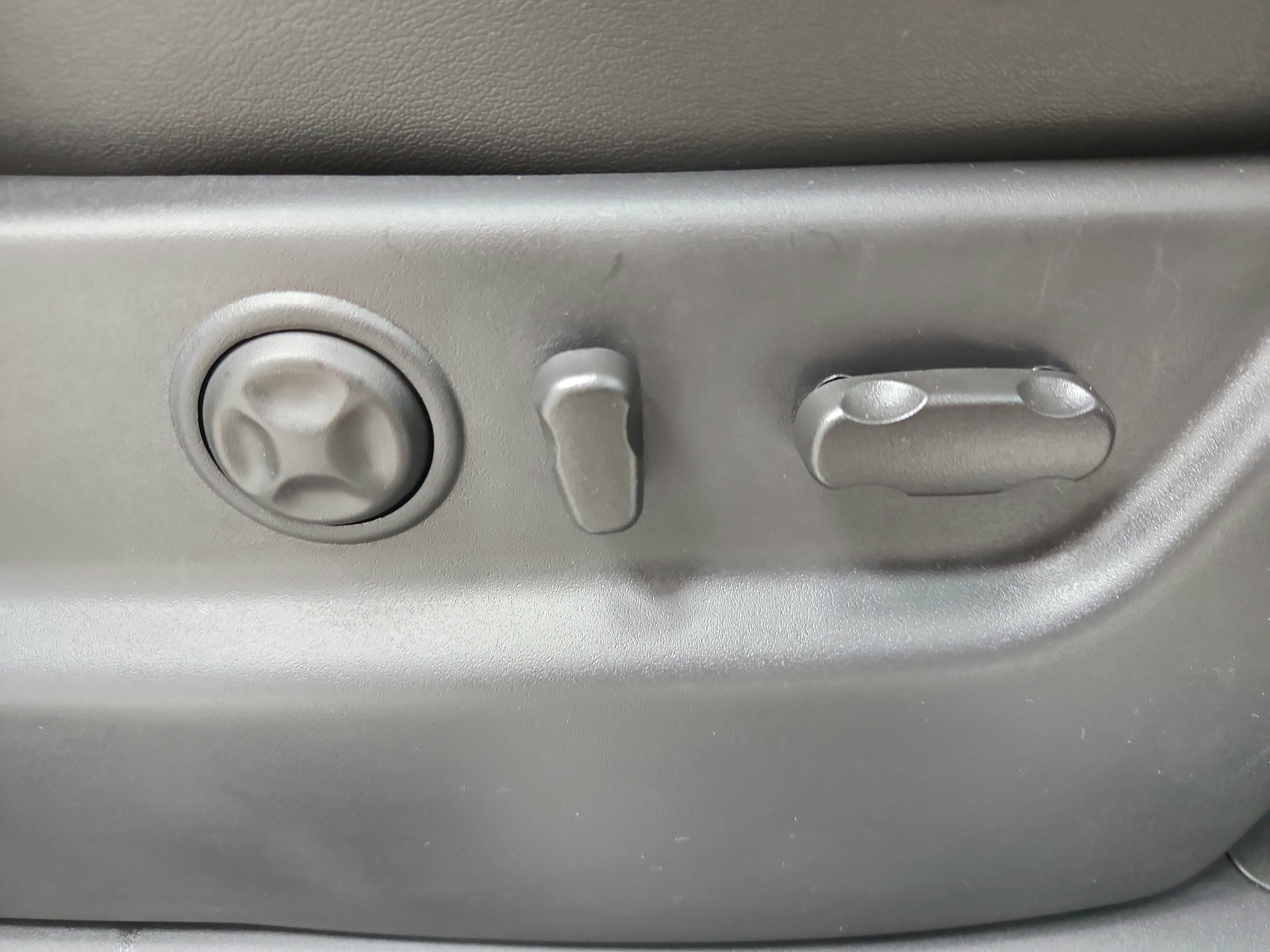 Used 2014 Cadillac Escalade Premium RWD image 41