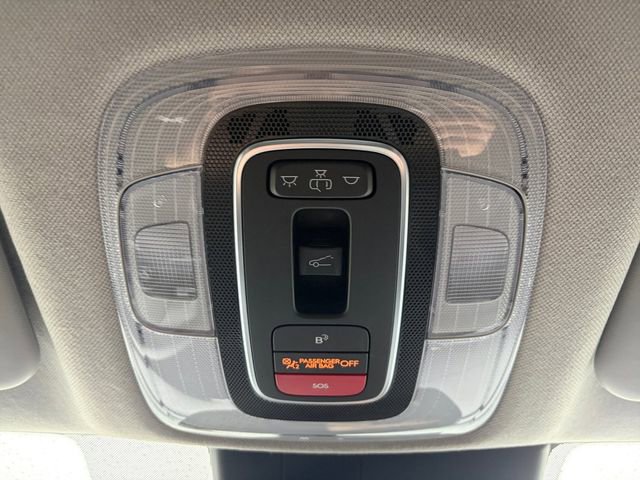 Used 2023 Hyundai Elantra Limited image 12