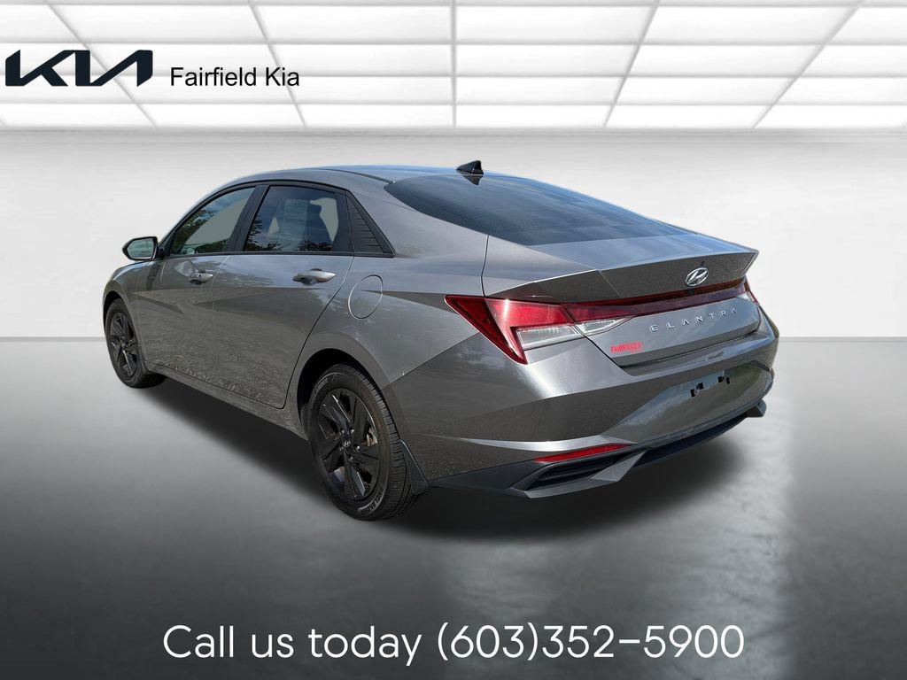 Used 2022 Hyundai Elantra SEL FWD image 3