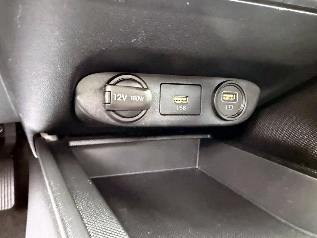 Used 2023 Hyundai Elantra SEL FWD image 21