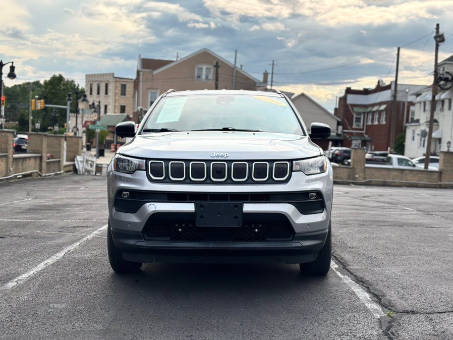 Used 2022 Jeep Compass Latitude w/ Convenience Group AWD/4WD image 2