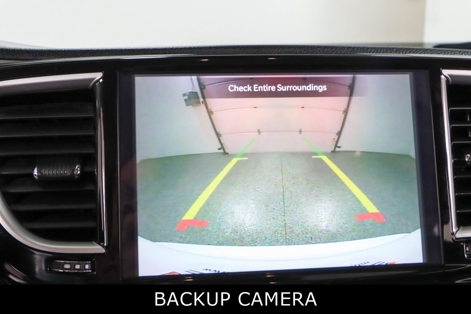 Used 2023 Chrysler Pacifica Touring-L FWD image 18
